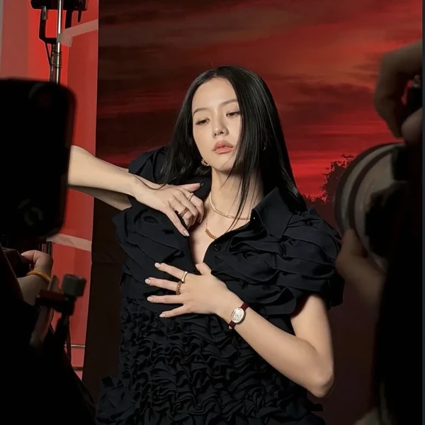 Penampilan Jisoo (BLACKPINK) yang Paling Dicintai Hari Ini