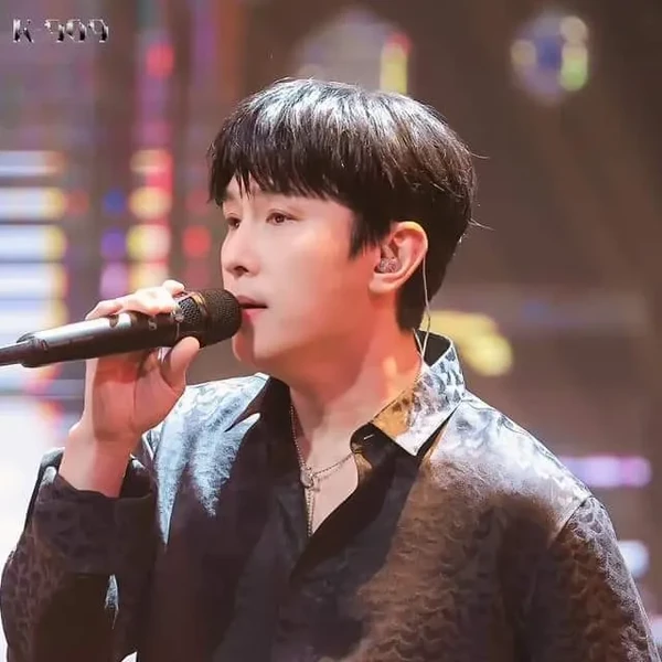 Today's Most Loved Kim Dongwan (SHINHWA)