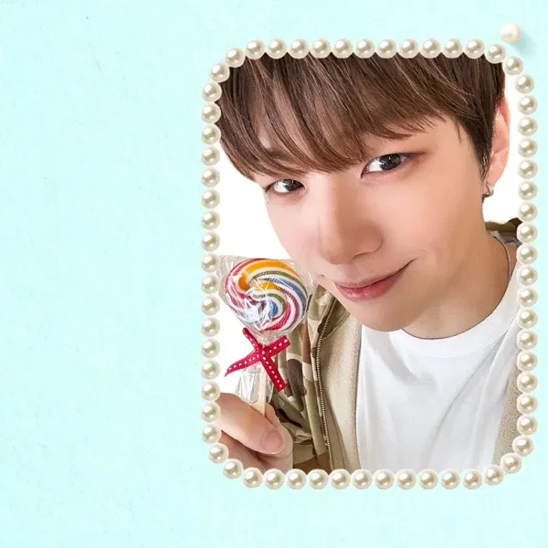 Signature photo of Kang Daniel capturing their charm