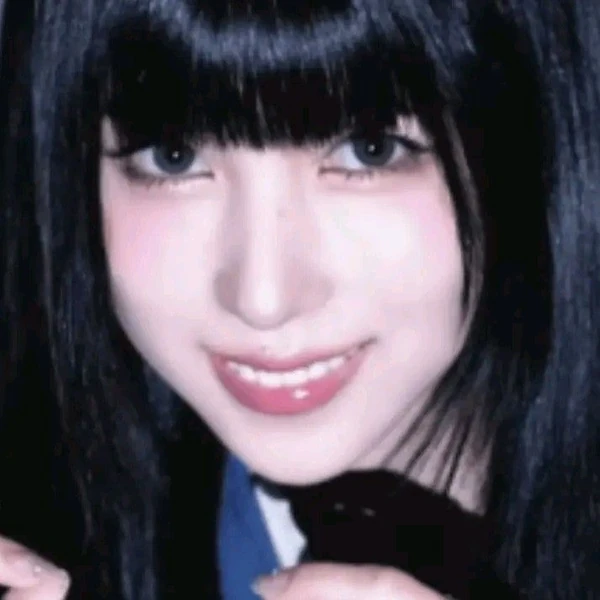 Foto Populer Penuh Cinta untuk Mina (TWICE)