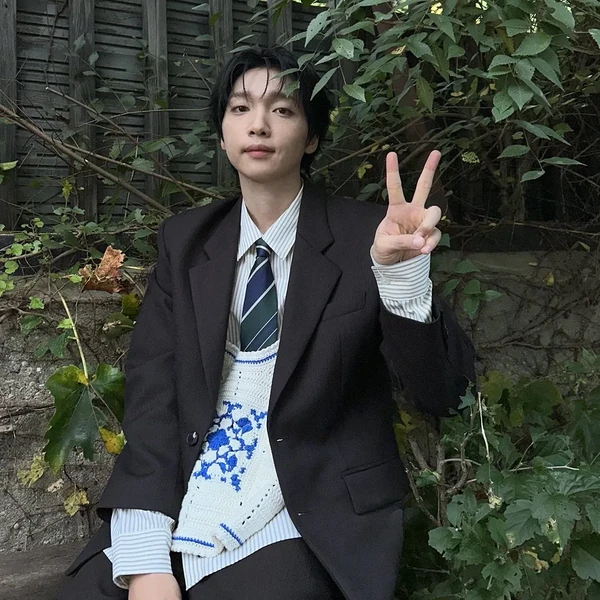 Today's Most Loved Jeong Sewoon