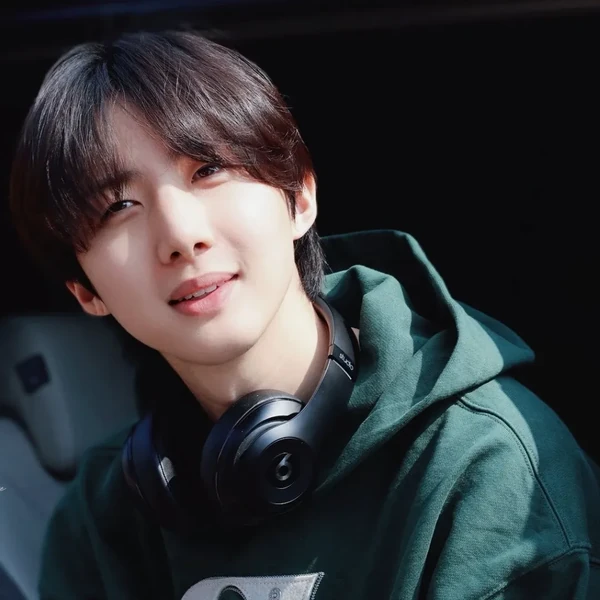 Top Photo Full of Hui (PENTAGON) Love