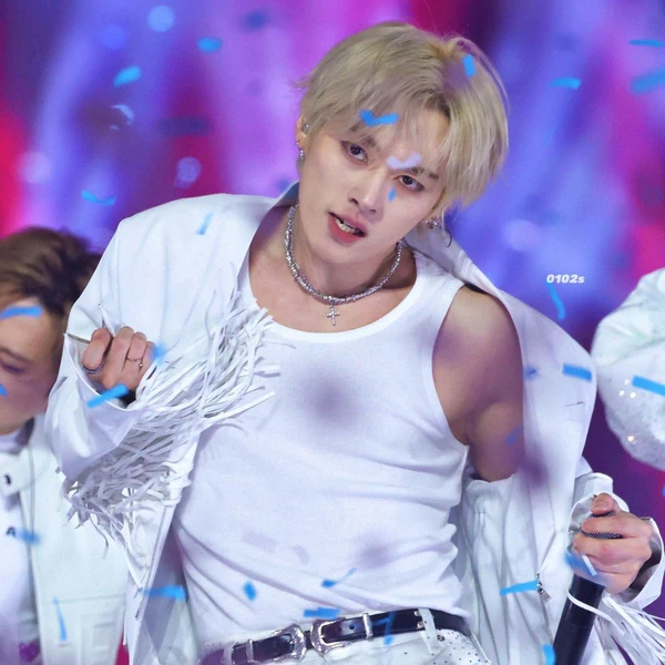 今天最受喜爱的Lee Know (Stray Kids)