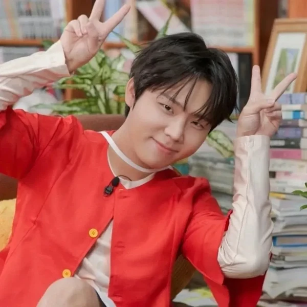 Today's Most Loved Jung Seunghwan