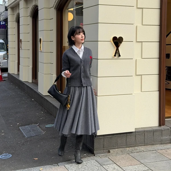 Signature photo of Sakura (LE SSERAFIM) capturing their charm