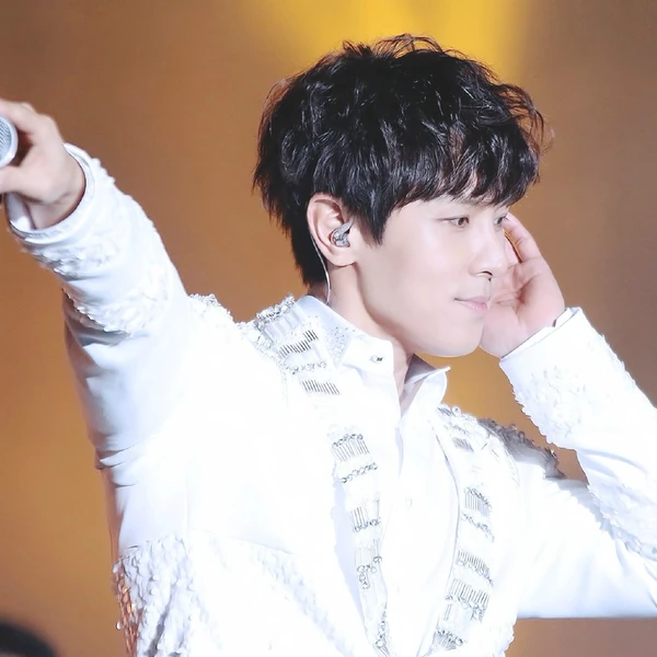 ファンが選んだキム・ドンワン (神話)最高の瞬間