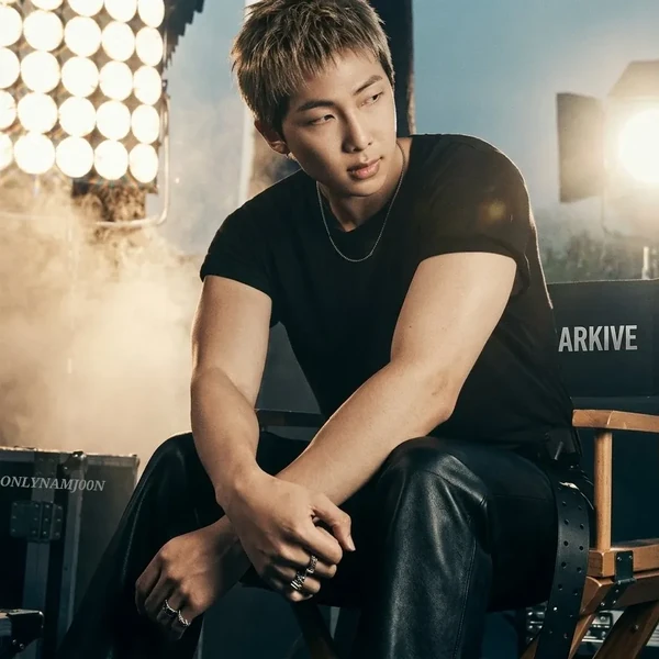 充滿粉絲愛意的RM (防彈少年團)人氣照片