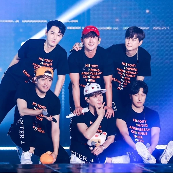 Signature photo of 神话 capturing their charm