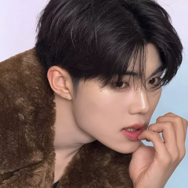 充满粉丝爱意的朴干旭 (ZEROBASEONE)人气照片