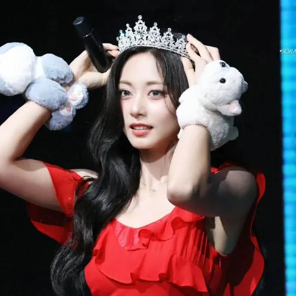 Foto Populer Penuh Cinta untuk Tzuyu (TWICE)