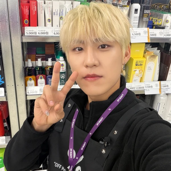 充满粉丝爱意的朴佑镇 (AB6IX)人气照片