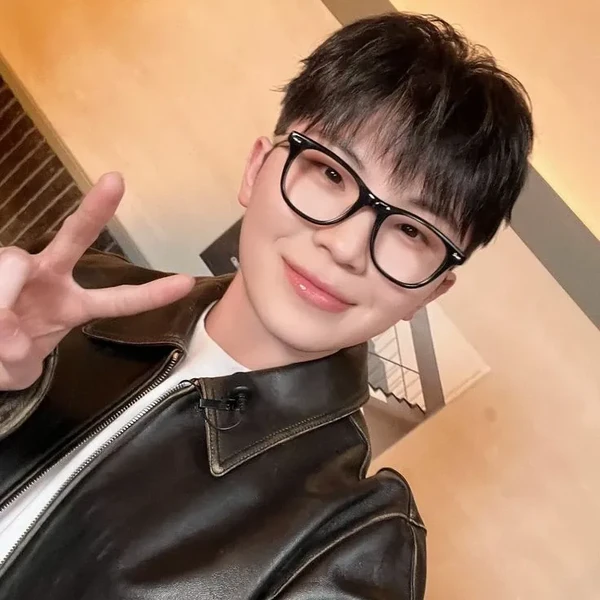 Foto Populer Penuh Cinta untuk Woozi (SEVENTEEN)