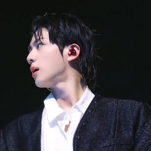 오늘 가장 사랑받은 진 (방탄소년단)의 모습