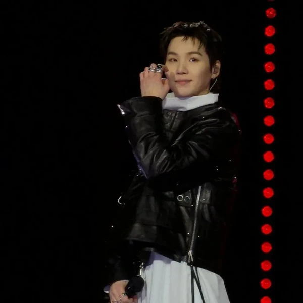 Foto Populer Penuh Cinta untuk SUGA (BTS)