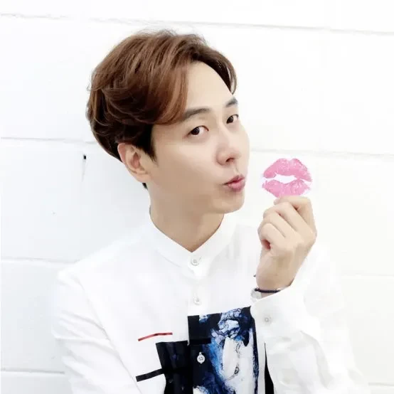 Shining profile picture of Andy (SHINHWA) on today's Choeaedol