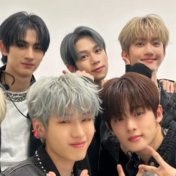 Top Photo Full of YOUNITE Love