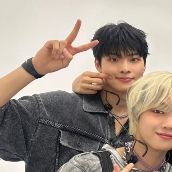 Top Photo Full of YOUNITE Love