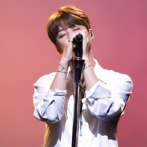 Today's Most Loved Shin Hyesung (SHINHWA)