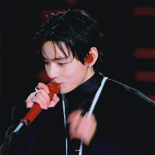 粉丝票选的V (防弹少年团)最佳瞬间