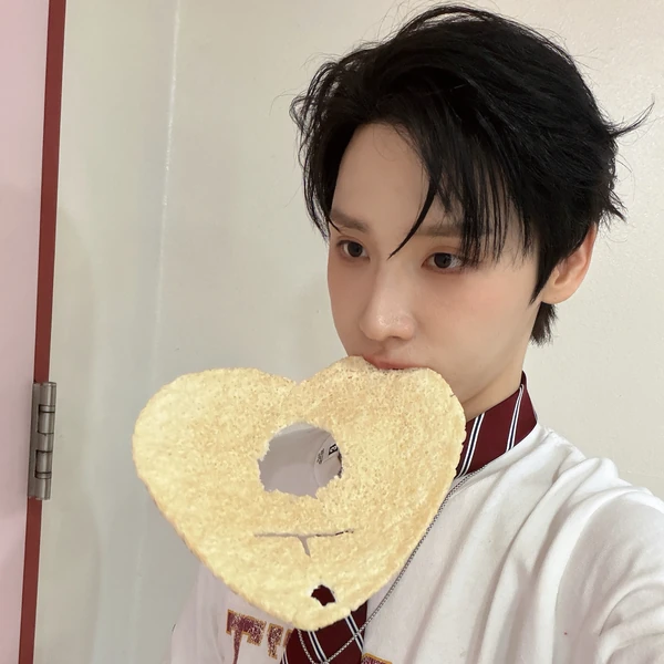 Today's Most Loved Jeon Woong (AB6IX)