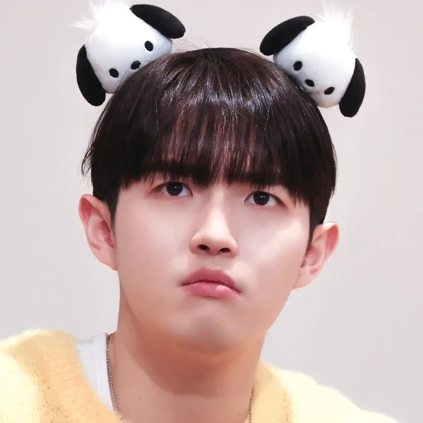 투표로 선정된 김재환의 인기 프로필 이미지