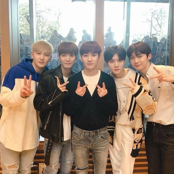 Shining profile picture of NU'EST on today's Choeaedol