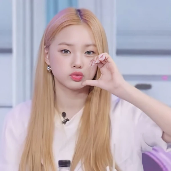 Signature photo of 박보은 (클라씨) capturing their charm