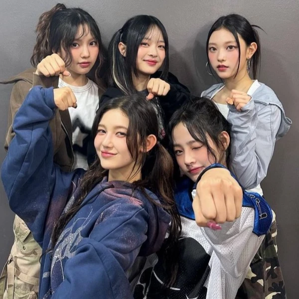 Top Photo Full of NewJeans Love