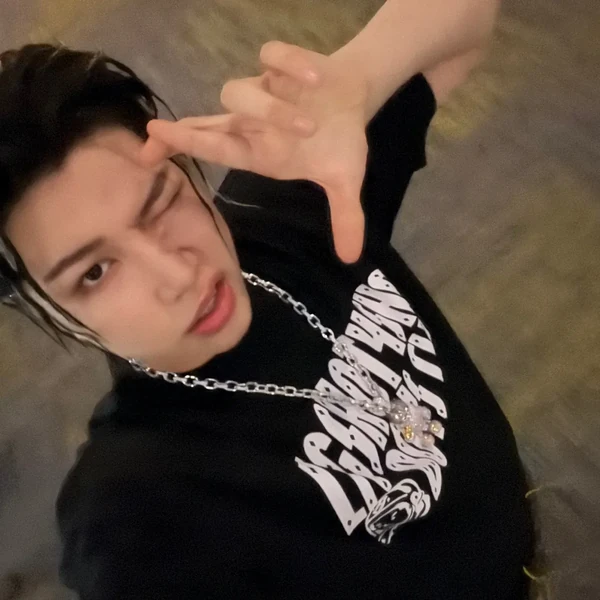 Signature photo of LNGSHOT capturing their charm