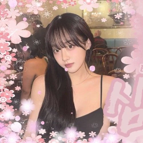 Today's Most Loved Chloe (cignature)