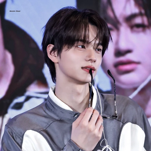 Top Photo Full of Shinyu (TWS) Love