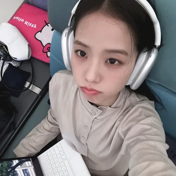 Foto Populer Penuh Cinta untuk Jisoo (BLACKPINK)