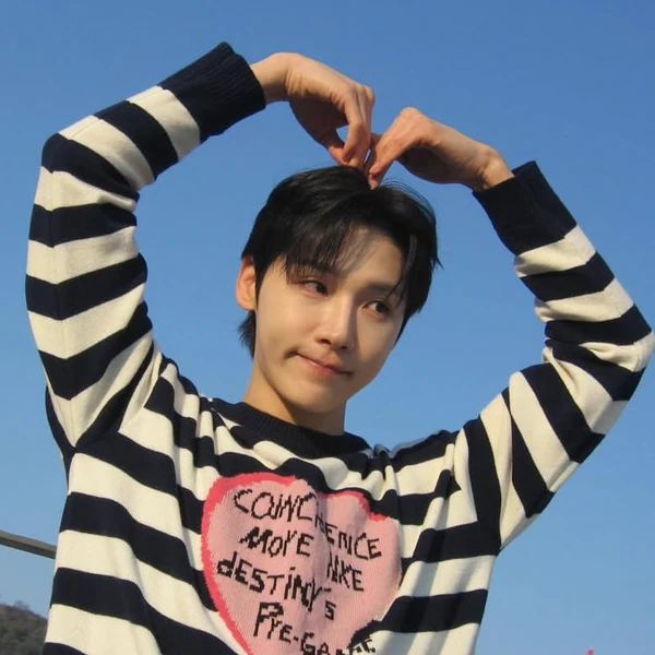 Momen Terbaik Jeon Woong (AB6IX) Pilihan Penggemar