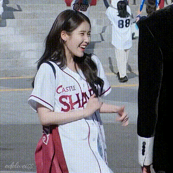 Penampilan IU yang Paling Dicintai Hari Ini