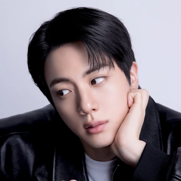 Penampilan Jin (BTS) yang Paling Dicintai Hari Ini
