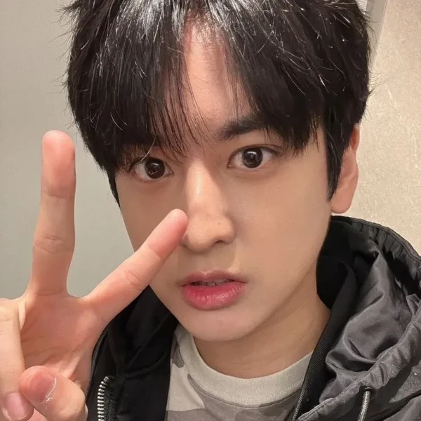 Top Photo Full of CHAN (iKON) Love