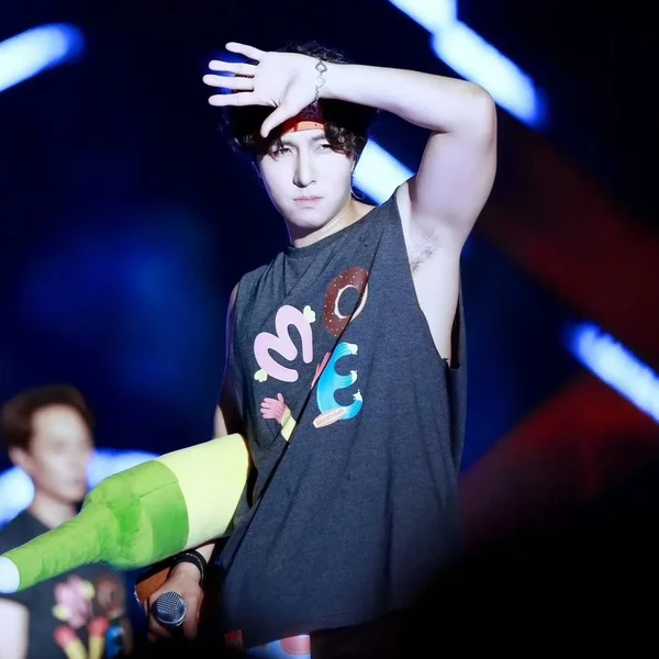 Top Photo Full of Kim Dongwan (SHINHWA) Love