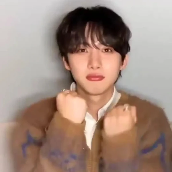 Top Photo Full of Hui (PENTAGON) Love