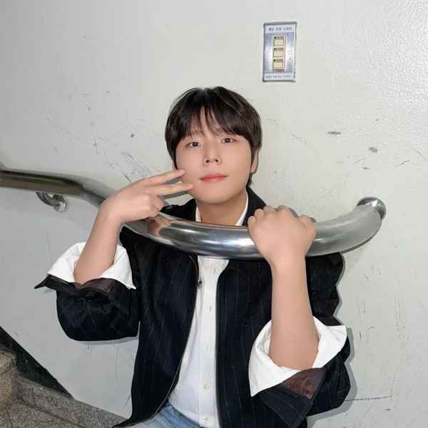 Today's Most Loved Jung Seunghwan