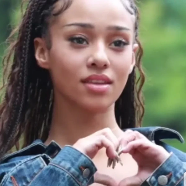 Today's Most Loved Manon (KATSEYE)