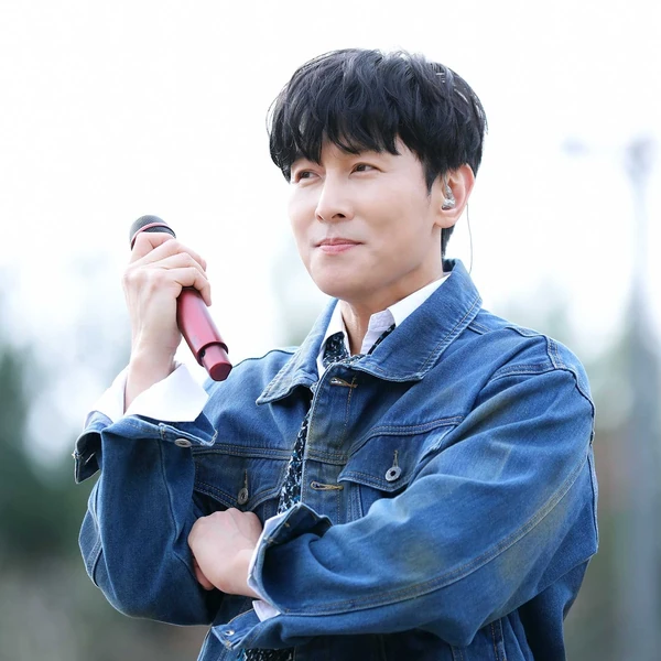 Top Photo Full of Kim Dongwan (SHINHWA) Love