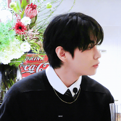 오늘 가장 사랑받은 뷔 (방탄소년단)의 모습