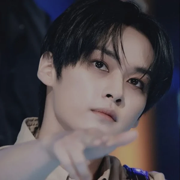 Today's Most Loved Lee Know (Stray Kids)