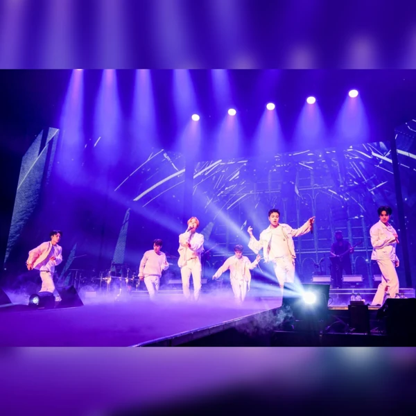 Top Photo Full of iKON Love