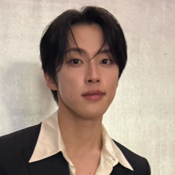 Signature photo of 코노 준키 (JO1) capturing their charm