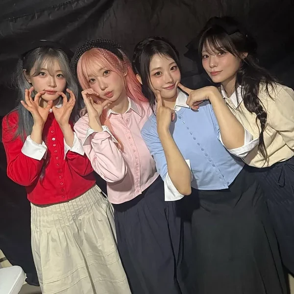 Signature photo of QWER capturing their charm