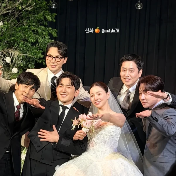 Top Photo Full of SHINHWA Love