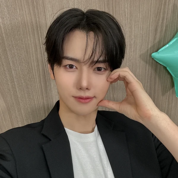 Top Photo Full of Minhee (CRAVITY) Love