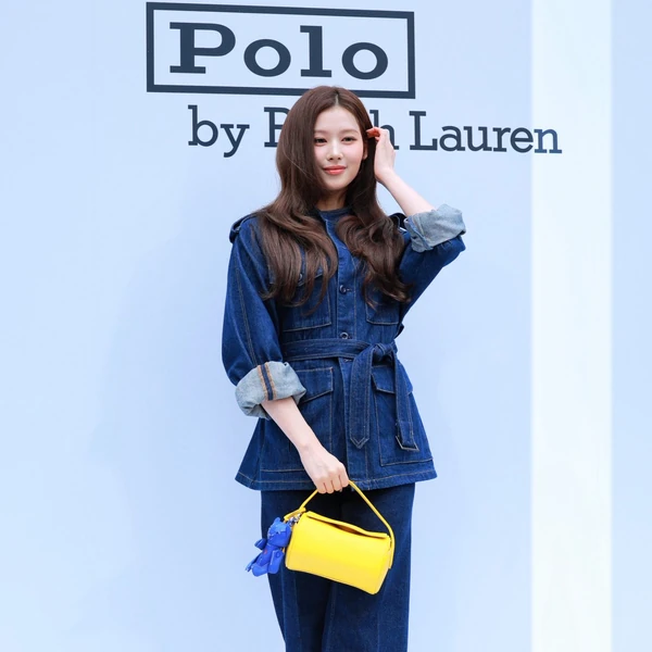 Foto Populer Penuh Cinta untuk Sana (TWICE)