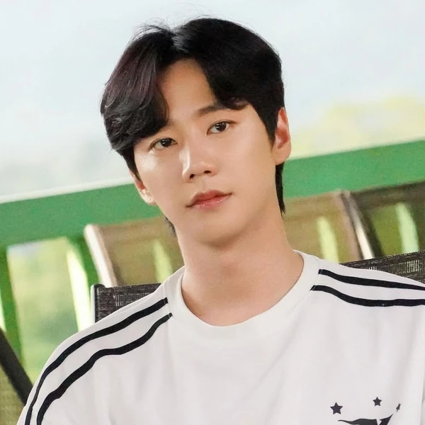 Signature photo of イ・ジュニョン capturing their charm